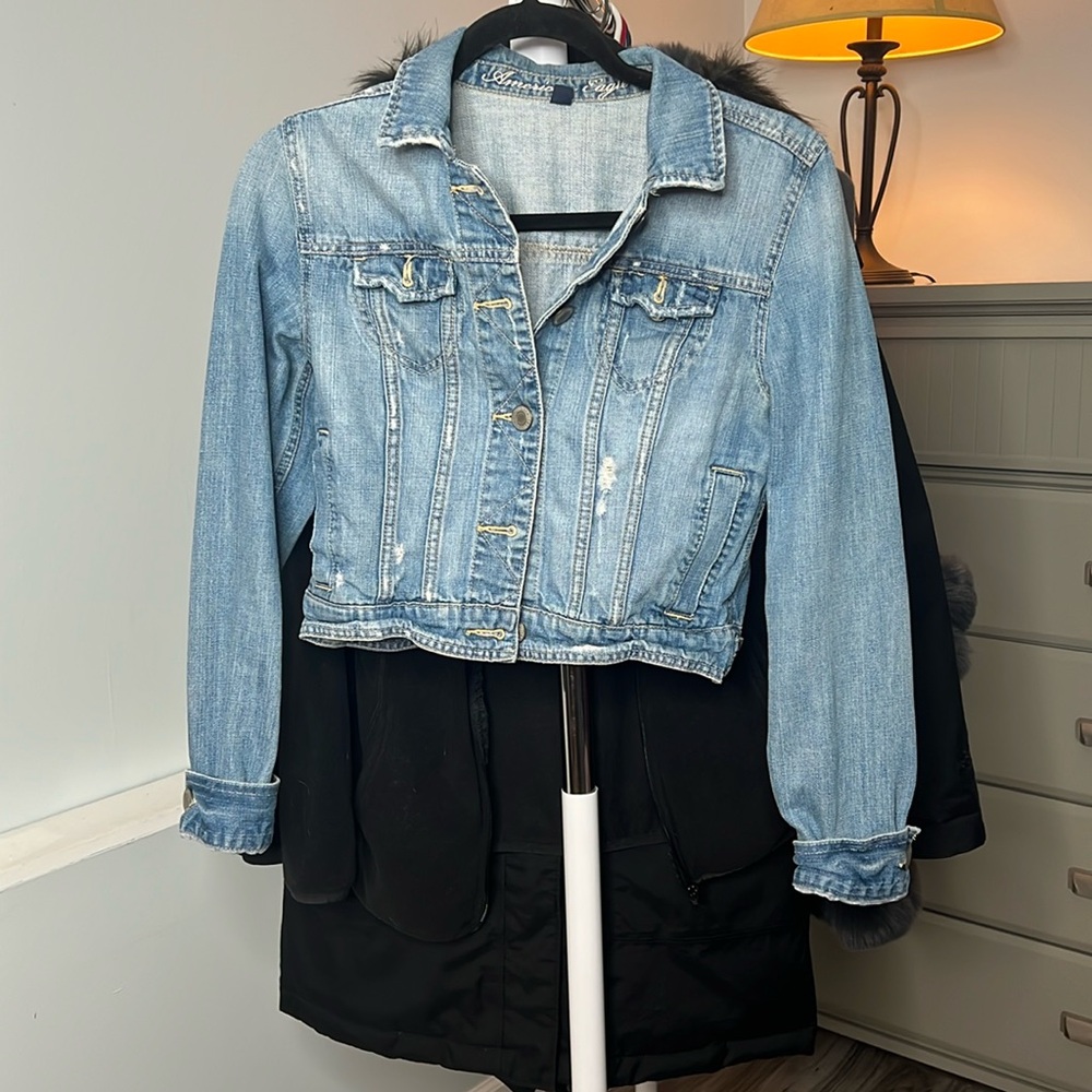 American Eagle Size: Medium Jean Jacket 100% Cotton Pre-loved EUC